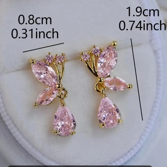 Elegant butterfly Vintage style pink glass Earrings - Picture 4 of 5